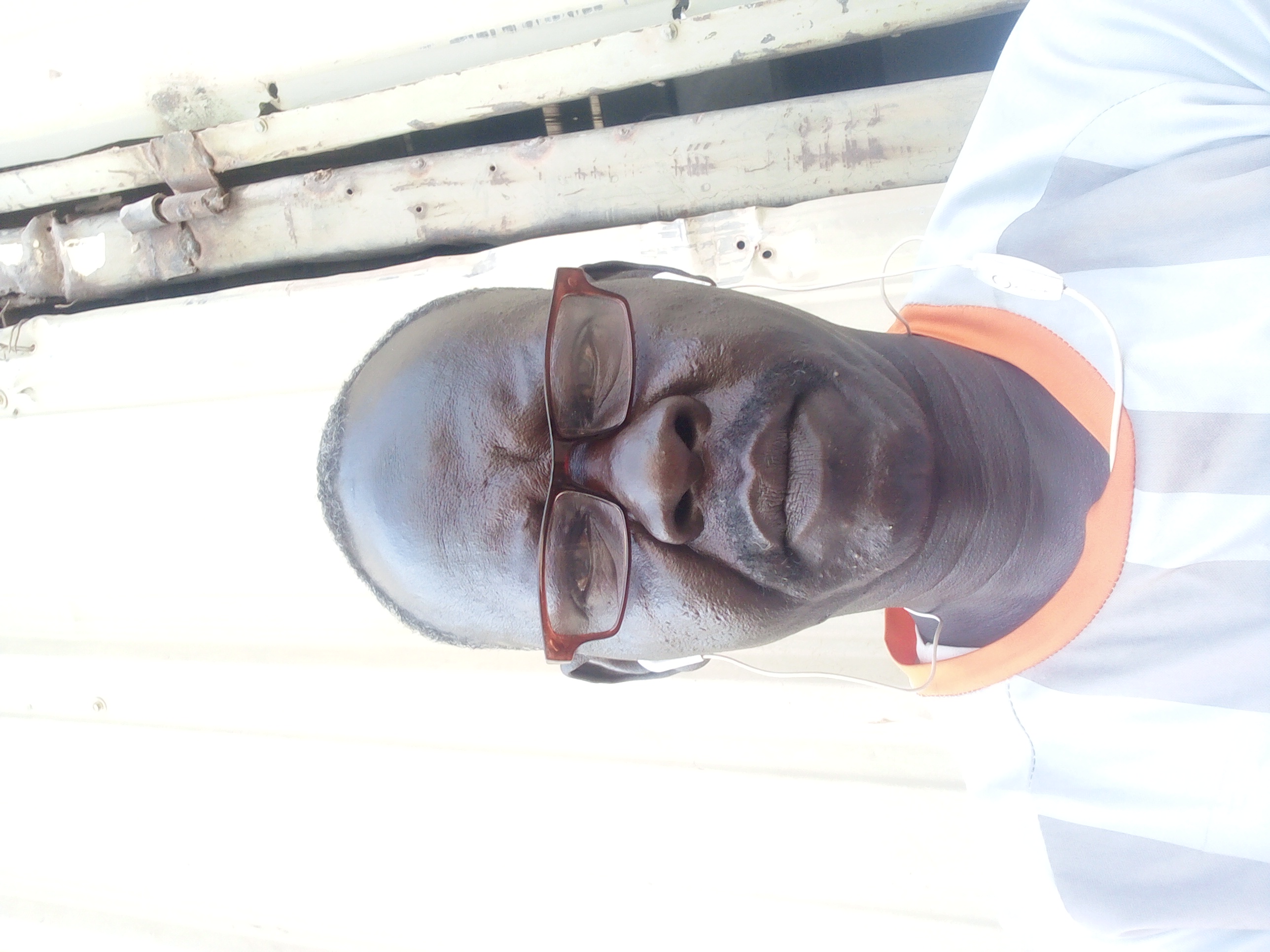 Lawrence loro Yacobo_Zk3J9